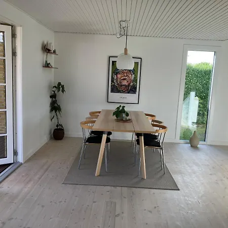 House Close To Center, And Great Northern Willa *